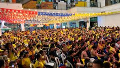 Hinchada de Colombia. Foto La Opinión