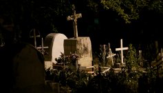 Cementerio central de noche